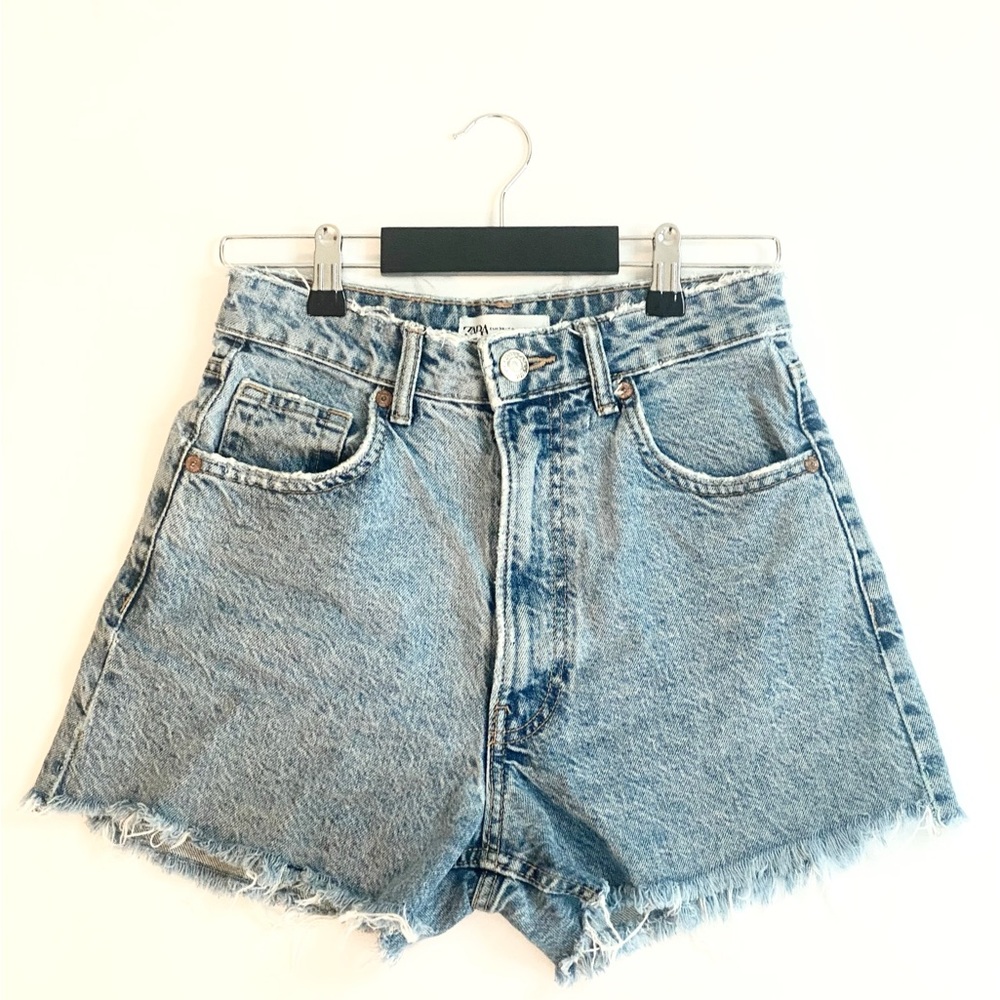 Zara High Waisted Distressed Denim Shorts Size 4 Light Wash Raw Hem